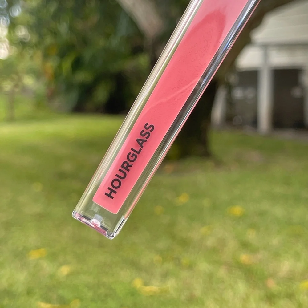 HOURGLASS Unreal High Shine Volumizing LipGloss In Canvas 610(True Rose) - Picture 8 of 11